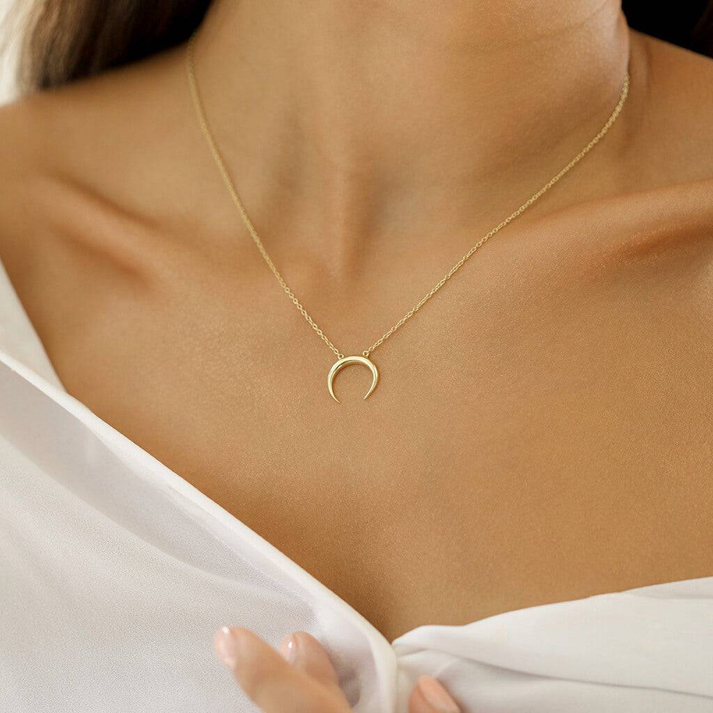 CRESCENT MOON NECKLACE - Trove & Co.