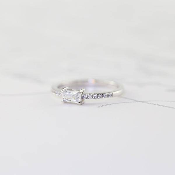 MINIMAL BAGUETTE RING - Trove & Co.