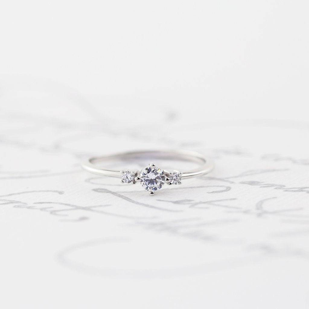 MINIMALIST 3 STONE RING - Trove & Co.