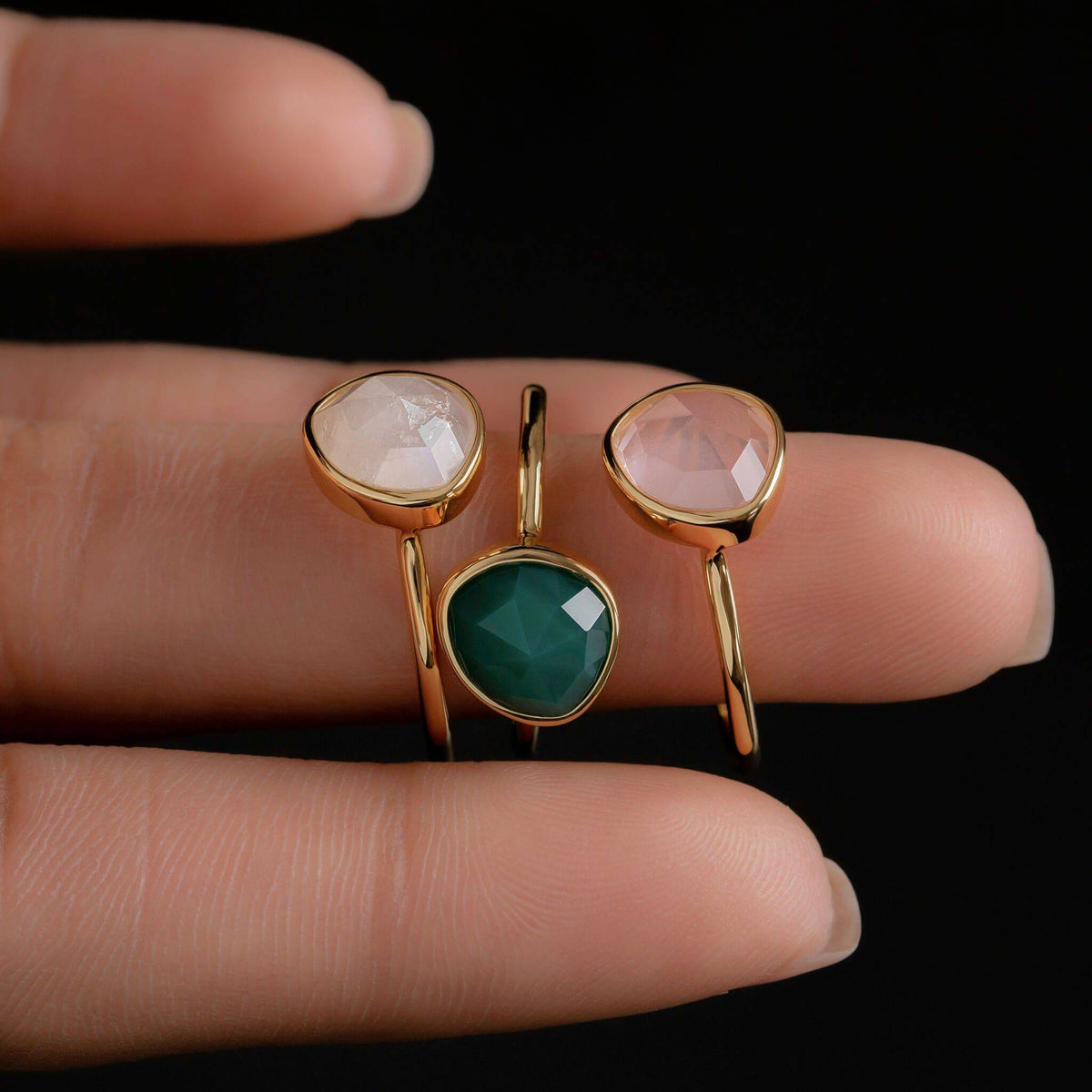 LUNA RING - Rainbow Moonstone - Trove & Co.