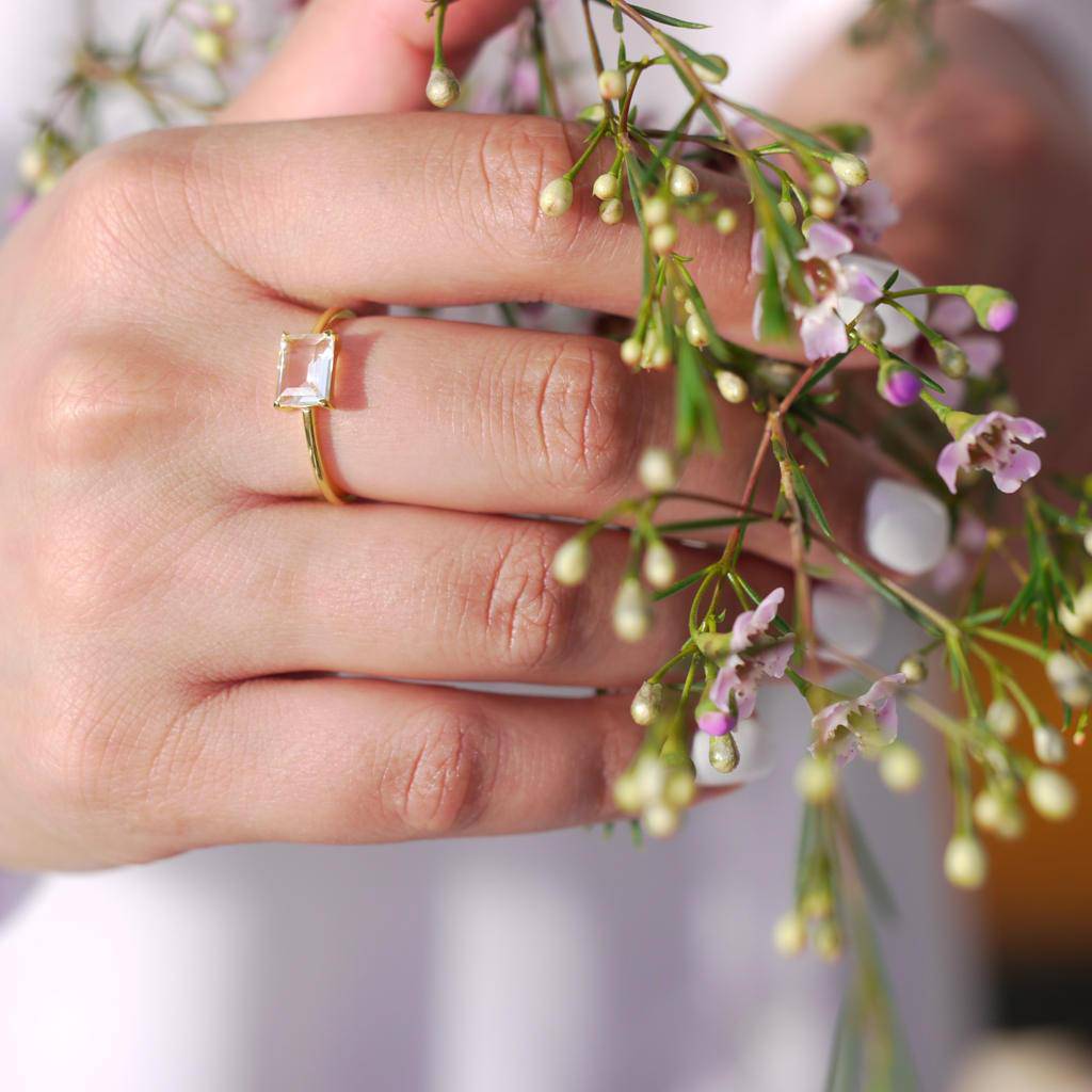 Clear quartz glod ring