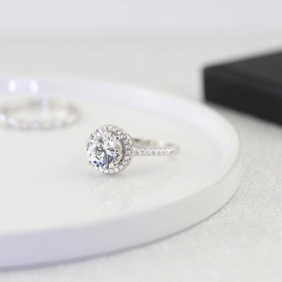 ROUND HALO ENGAGEMENT RING - Trove & Co.