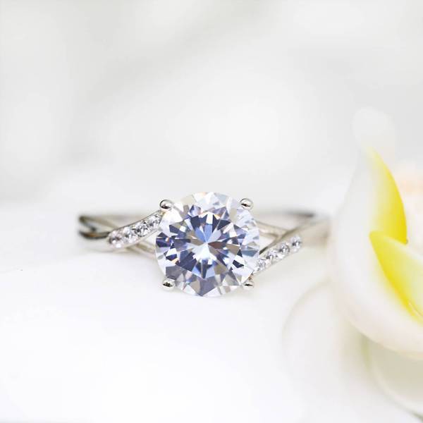 TWISTED BAND SOLITAIRE RING - Trove & Co.