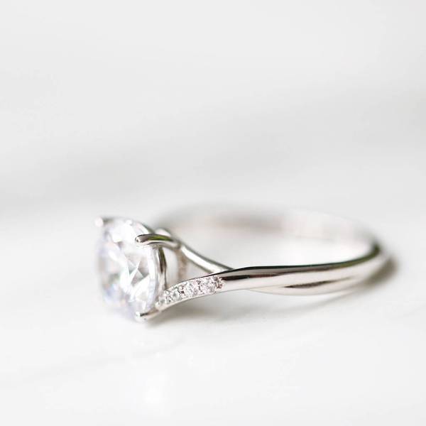 TWISTED BAND SOLITAIRE RING - Trove & Co.