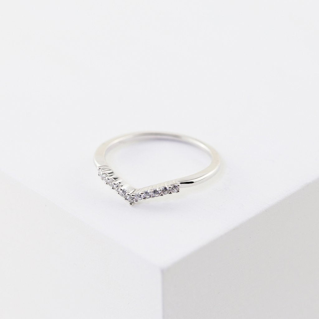 DELICATE CHEVRON RING - 14K GOLD VERMEIL - Trove Candles